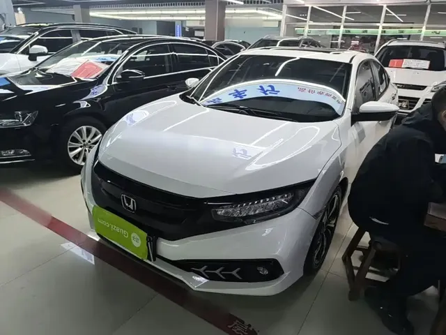 Honda Civic 2016 220TURBO CVT Luxury Edition