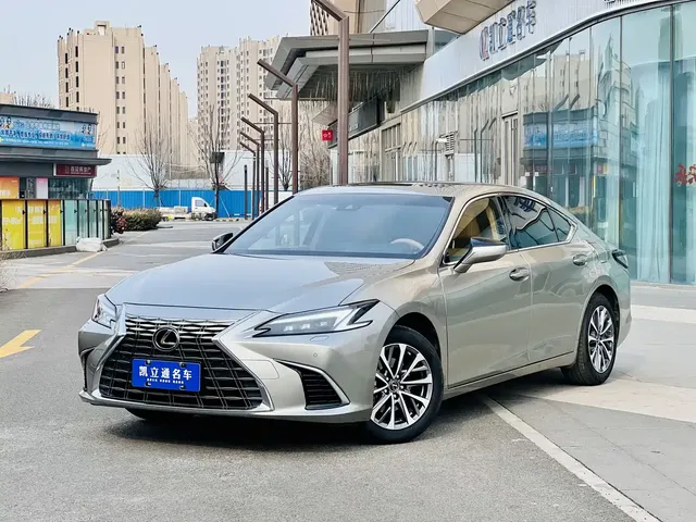 Lexus ES 2025 200 Ultimate Edition