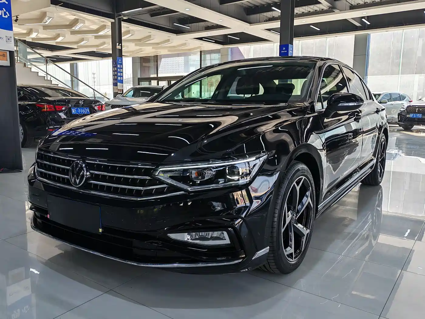 Volkswagen Magotan 2023 2 Million Units Anniversary Edition 330TSI DSG Leading Type