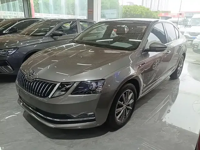 Škoda Octavia 2020 1.5L Automatic Smart Luxury Edition