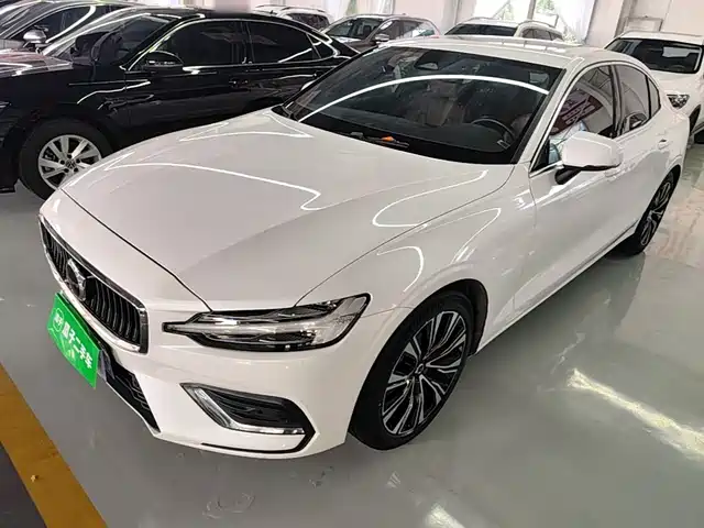 Volvo S60 2023 B4 Smart Vision Luxury Edition