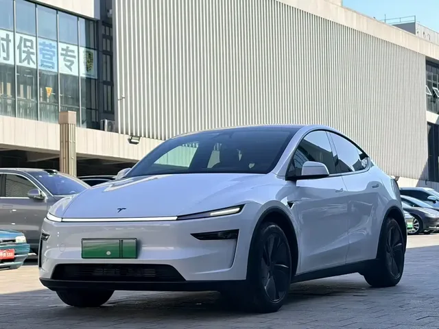 Tesla Model Y 2026 Rear-Wheel Drive