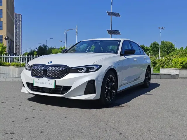 BMW i3 2025 eDrive 40 L Shadow Night Package