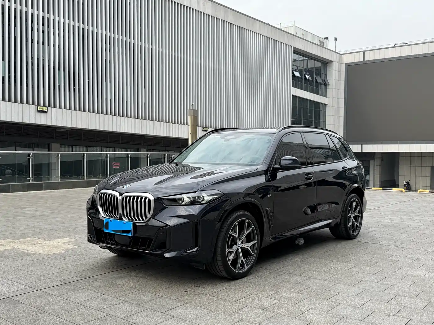 BMW X5 2023 xDrive 30Li Premium M Sport Black Night Package