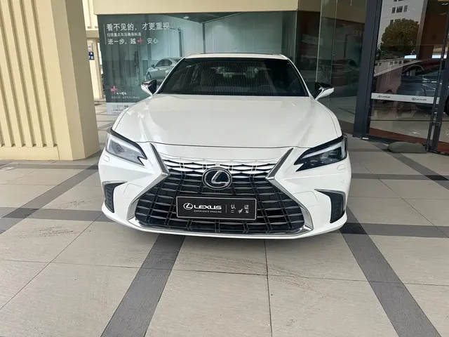 Lexus ES 2025 200 Ultimate Edition