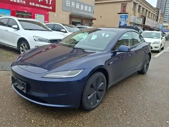 Tesla Model 3 2025 Model Year Facelift Rear-Wheel Drive