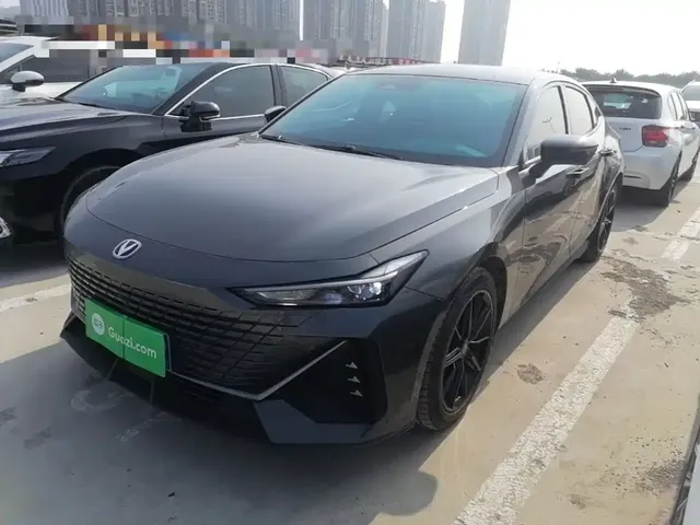 Changan UNI-V 2023 1.5T Luxury Edition