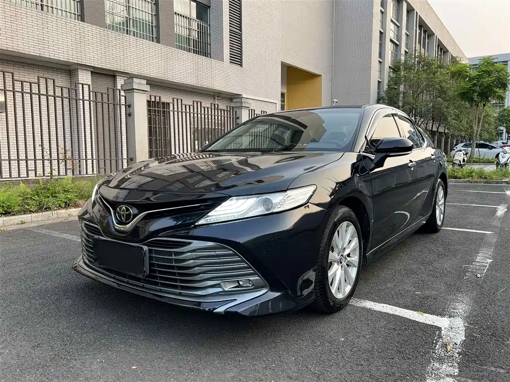 Toyota Camry 2021 2.0G Luxury Edition