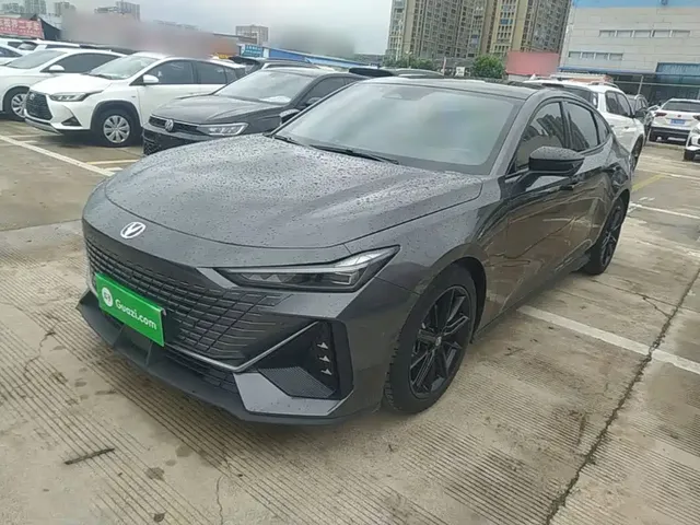 Changan UNI-V 2022 1.5T Smart Pilot Edition