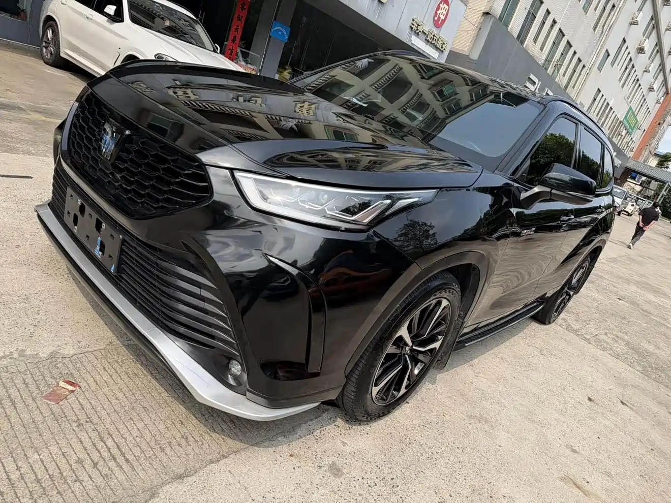 Toyota Crown Kluger 2022 2.5L HEV 4WD Luxury Edition