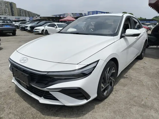 Hyundai Elantra 2023 1.5L CVT GLS Premium
