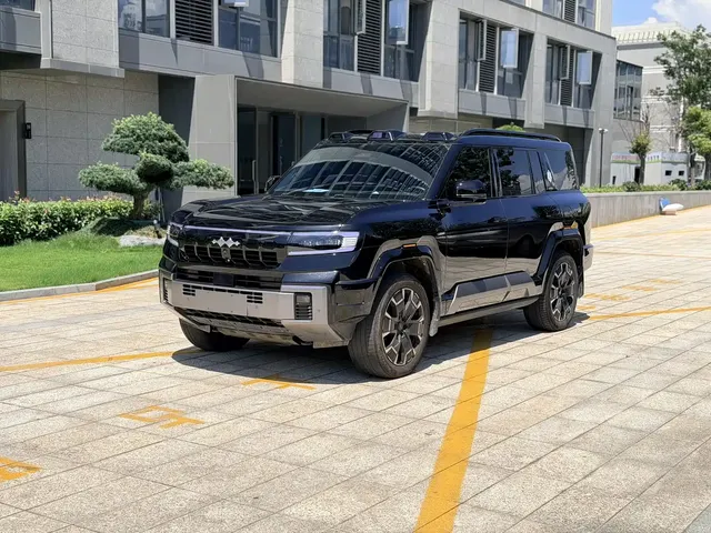 Fang Cheng Bao Leopard 8 2025 Zhiyong Flagship 7-Seater