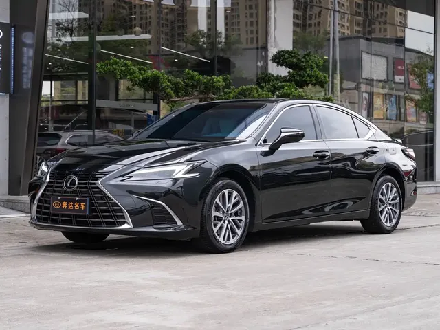 Lexus ES 2025 300h Ultimate Edition