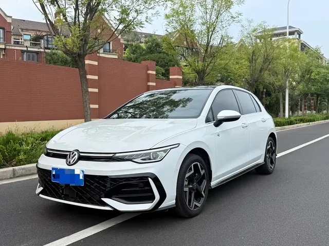 Volkswagen Golf 2025 300TSI R-Line