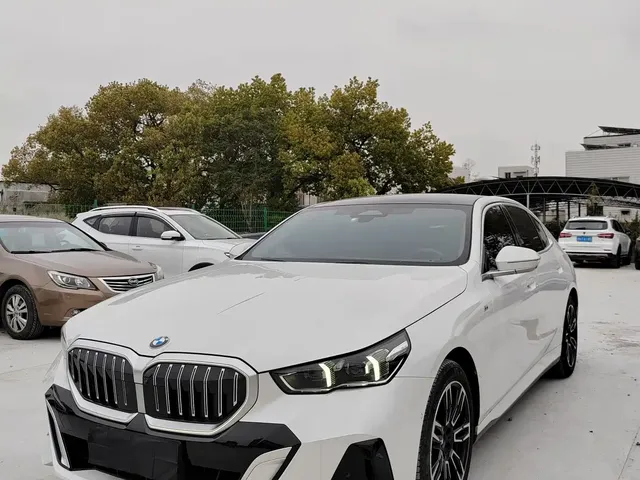 BMW 5 Series 2025 525Li M Sport Package