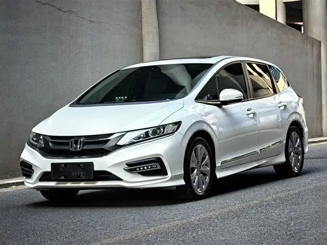 Honda Jade 2017 1.8L Automatic Comfort Edition 5-seater