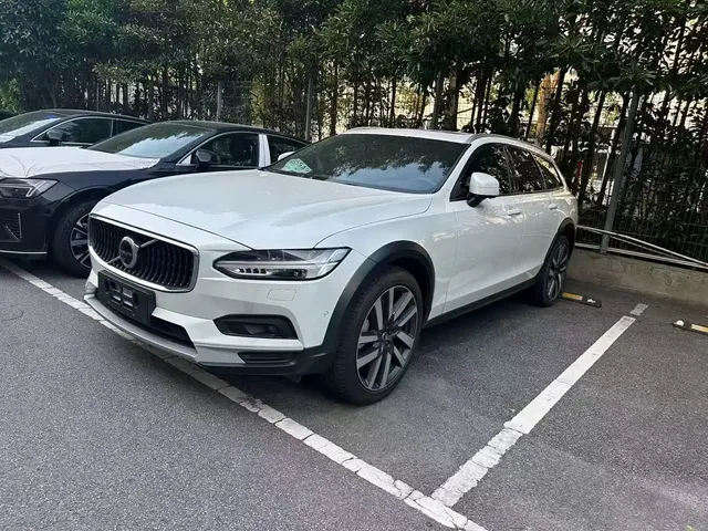 Volvo V90 2021 Model Cross Country B5 AWD Premium Smart Edition