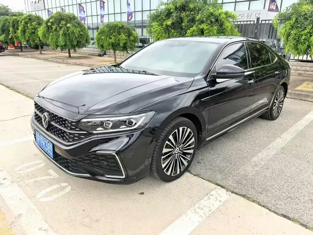 Volkswagen Passat 2023 Facelift 330TSI Starlight Luxury Edition