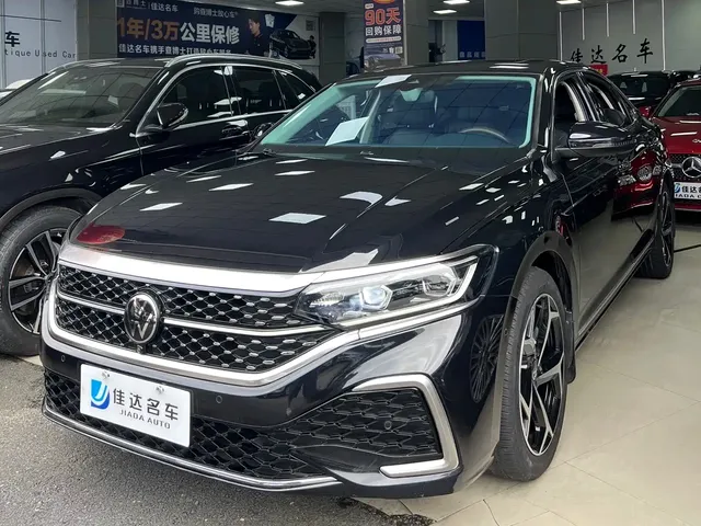 Volkswagen Passat 2023 330TSI Starlight Luxury Edition