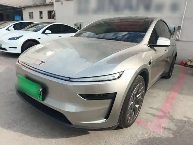 Tesla Model Y L 2025 Facelift Long Range AWD
