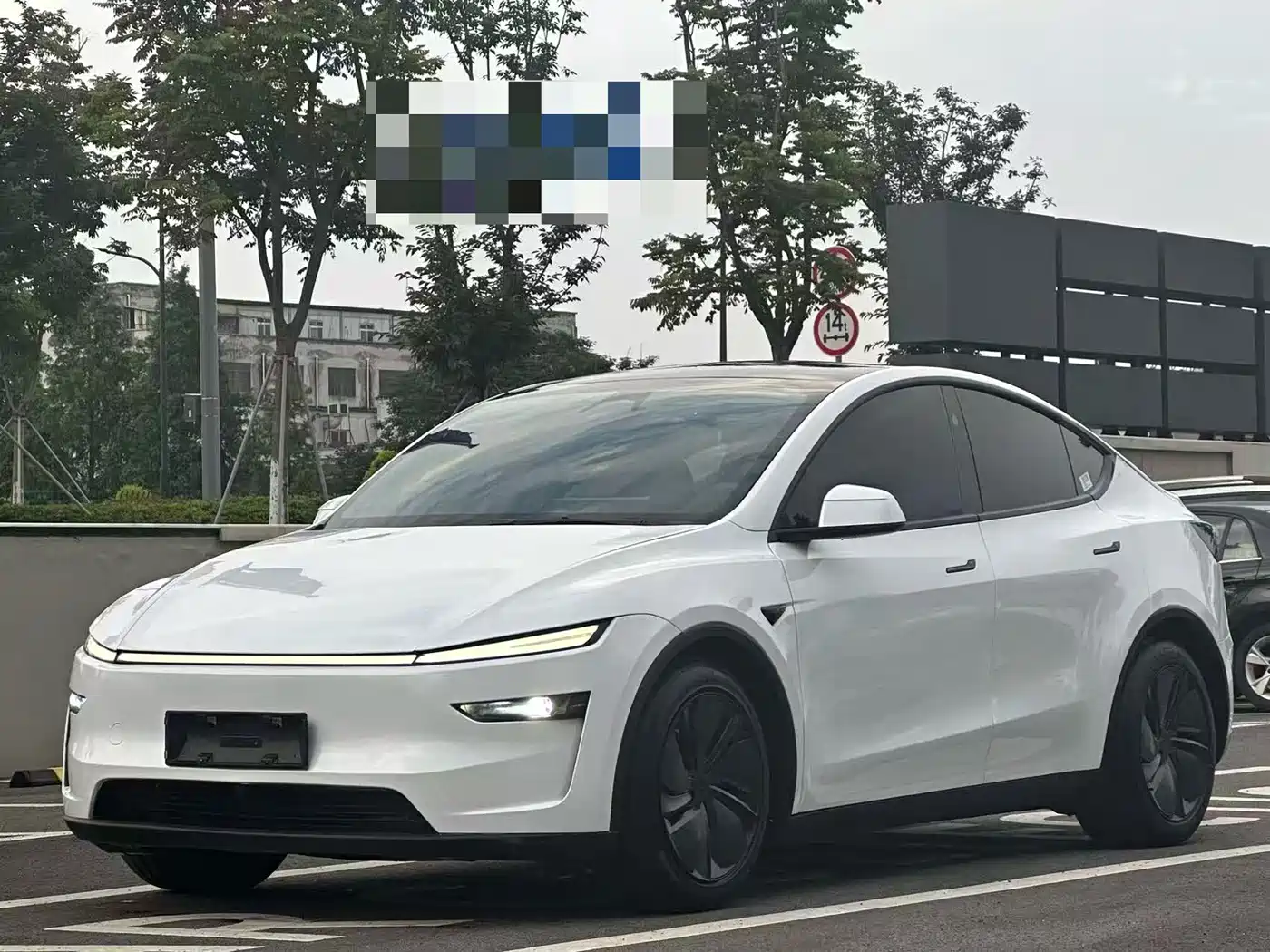 Tesla Model Y 2026 Rear-Wheel Drive