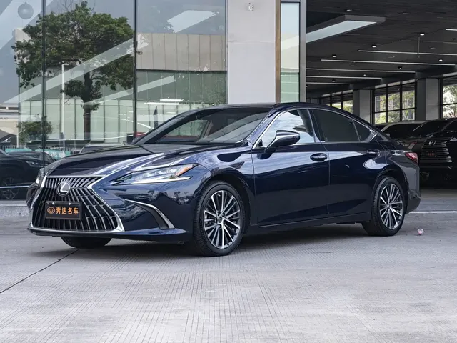 Lexus ES 2022 300h Ultimate Edition