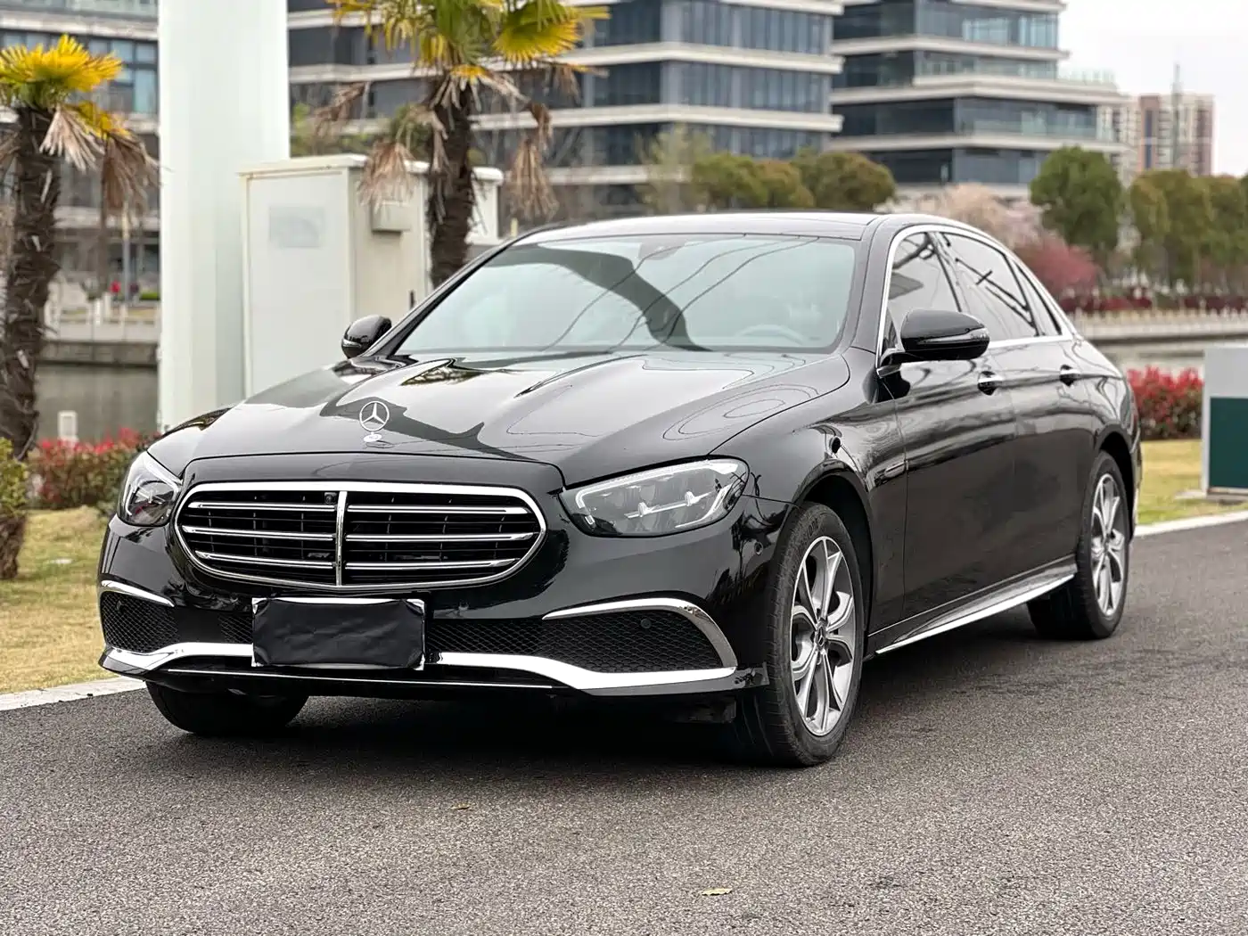 Mercedes-Benz E-Class 2023 E 300 L Fashion