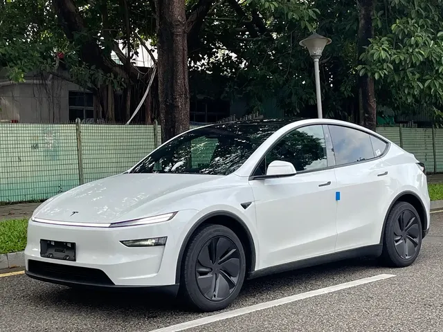 Tesla Model Y 2026 Rear-Wheel Drive