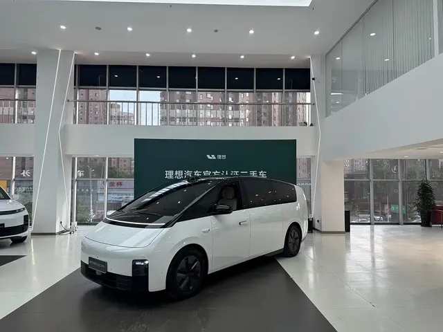 Li Auto MEGA 2024 Ultra