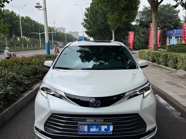 Toyota Sienna 2021 2.5L Hybrid Ultimate Edition