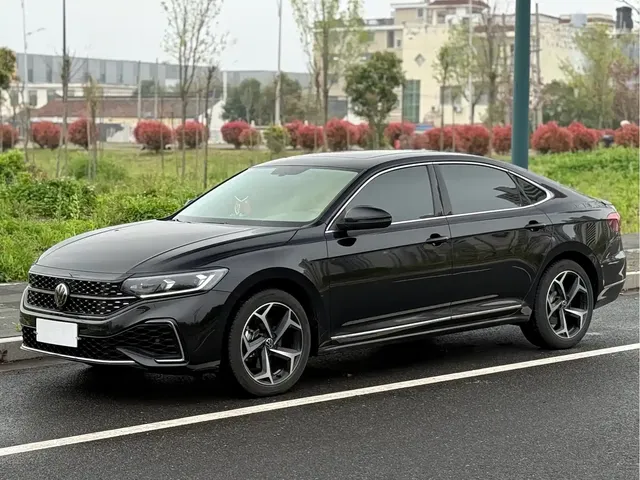 Volkswagen Passat 2025 Outstanding 380TSI Dragon Soaring Edition
