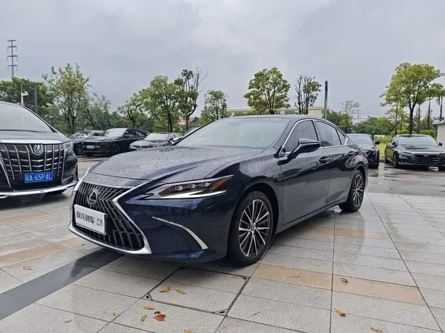 Lexus ES 2022 300h Ultimate Edition