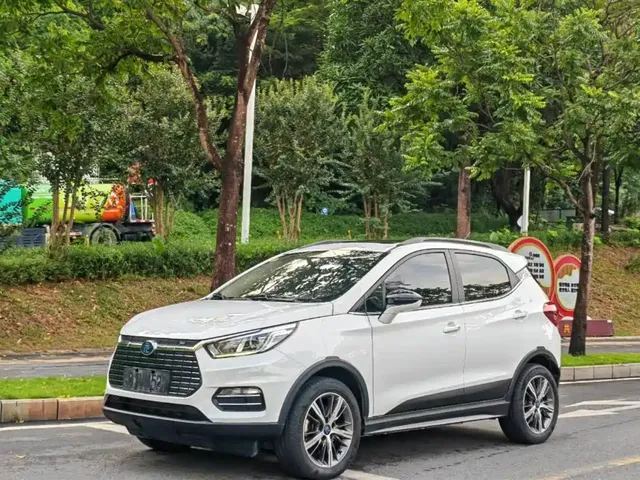 BYD Yuan New Energy 2018 EV360 Smart Connected Cool Edition