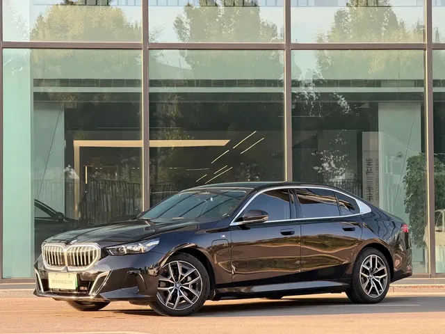 BMW i5 2024 eDrive 35L Premium Model M Sport Package