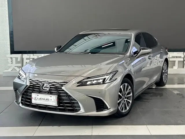 Lexus ES 2025 300h Ultimate Edition