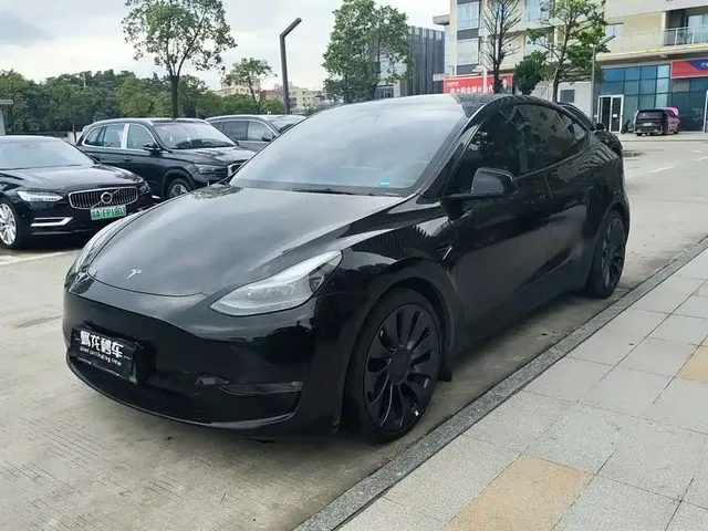 Tesla Model Y 2023 High Performance All-Wheel Drive Edition