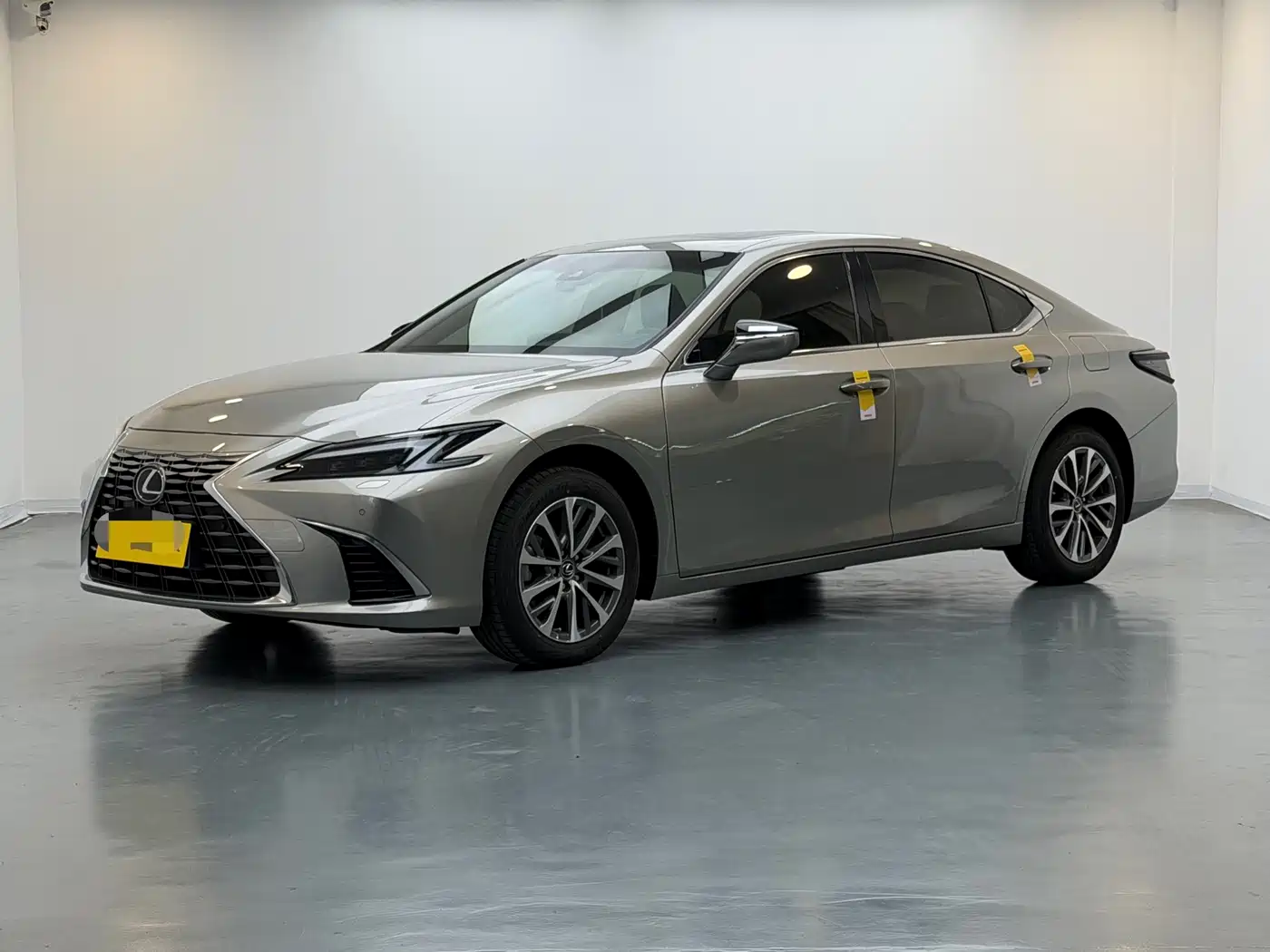 Lexus ES 2025 200 Ultimate Edition