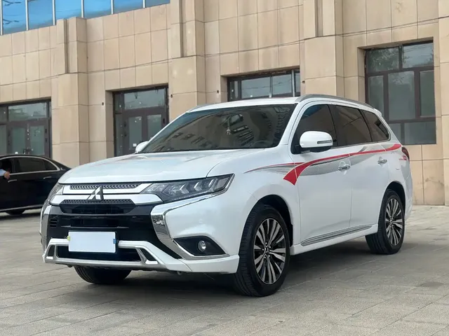 Mitsubishi Outlander 2021 2.4L 4WD Deluxe Edition 7-Seater