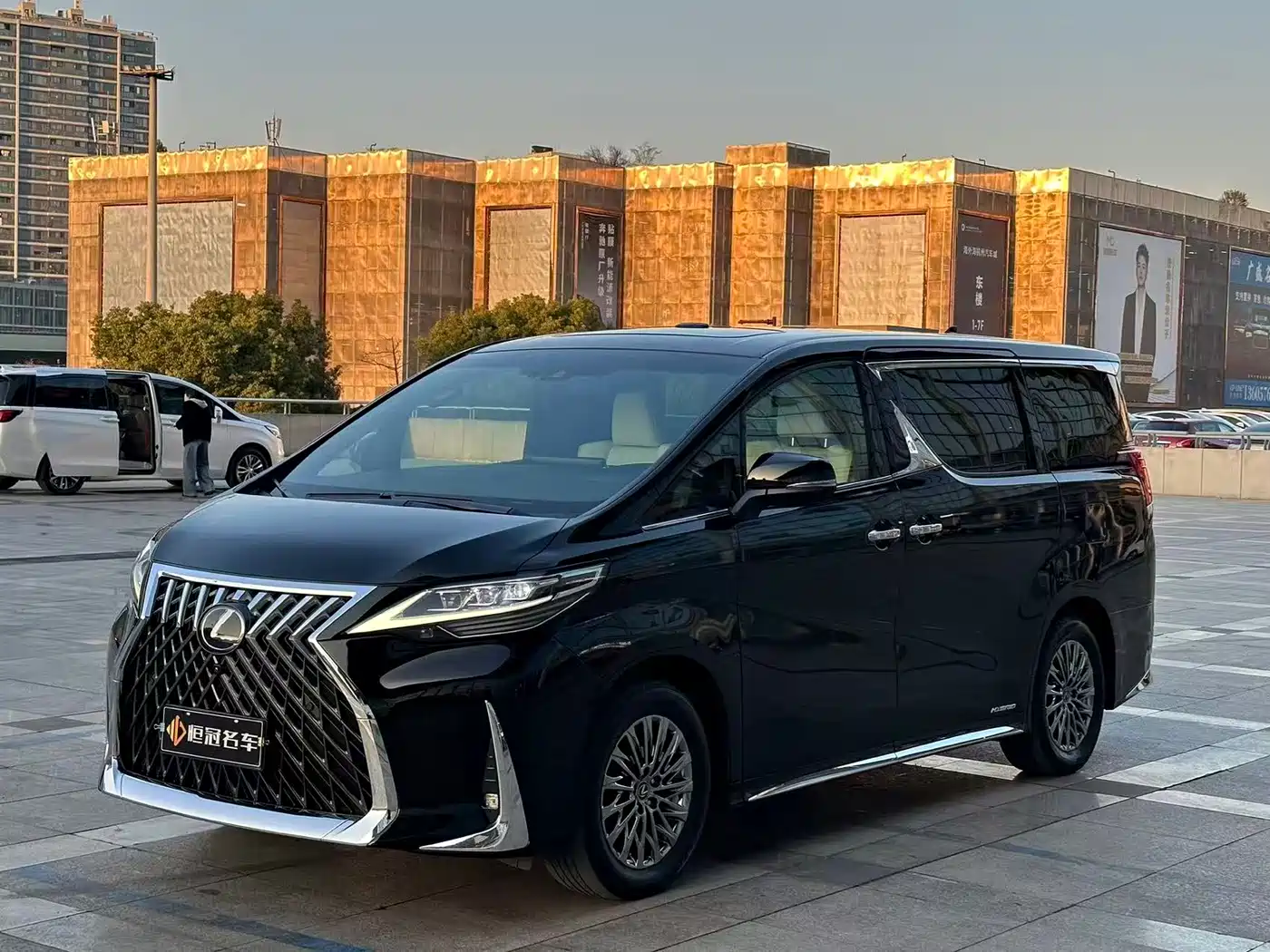 Lexus LM 2020 300h 4-Seat Imperial Edition
