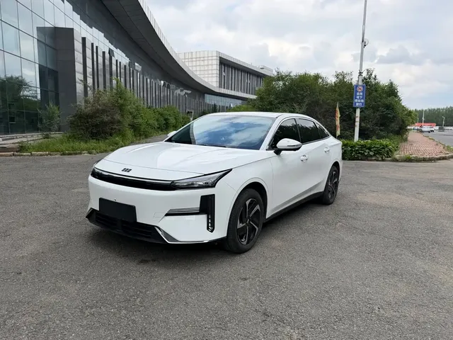 Geely Galaxy L6 2025 EM-i 140km Starship Edition
