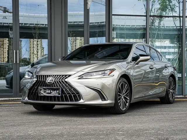 Lexus ES 2022 300h Ultimate Edition