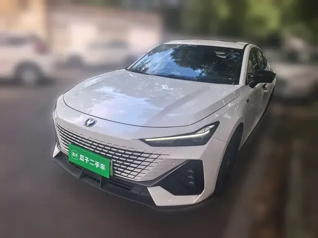 Changan UNI-V iDD 2023 ZhiDian iDD 1.5T 113km Smart Fun Edition
