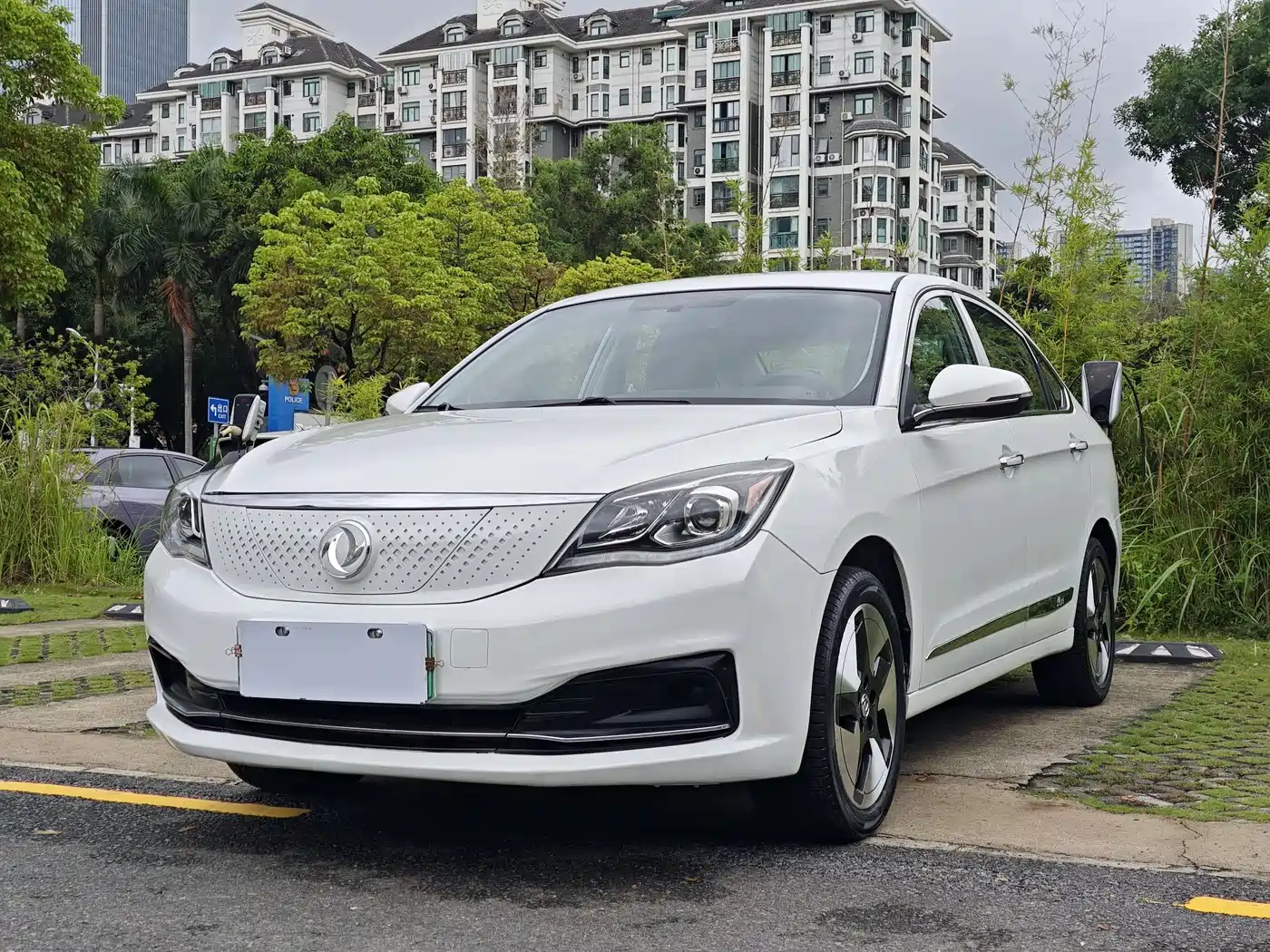 Dongfeng Aeolus Dongfeng Fengshen E70 2021 500 Premium Edition