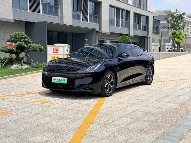 Lynk & Co 10 EM-P 2025 240km Base