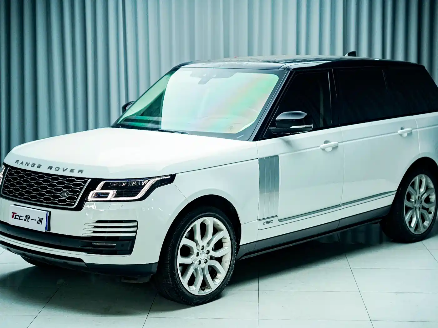 Land Rover Range Rover 2022 3.0 L6 400PS Heritage Extended Classic Edition
