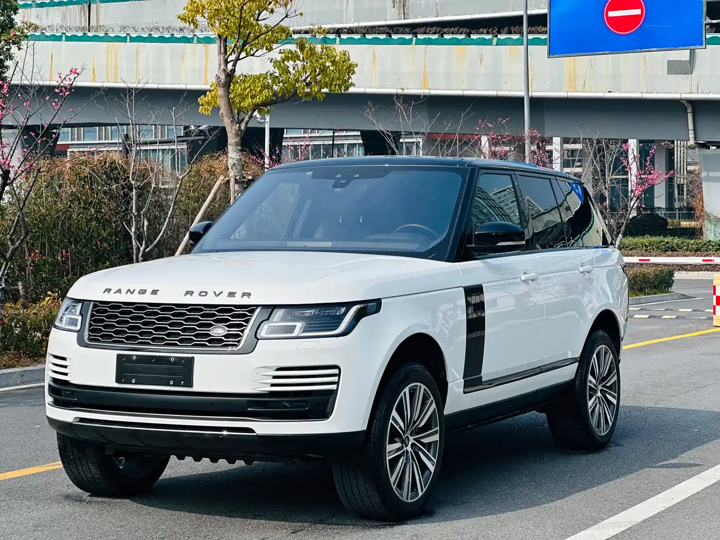 Land Rover Range Rover 2022 3.0 L6 360PS Golden Age Edition