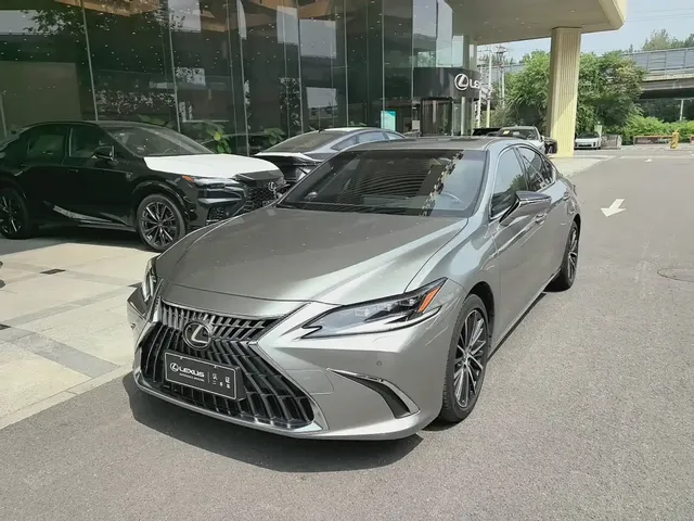 Lexus ES 2022 300h Ultimate Edition