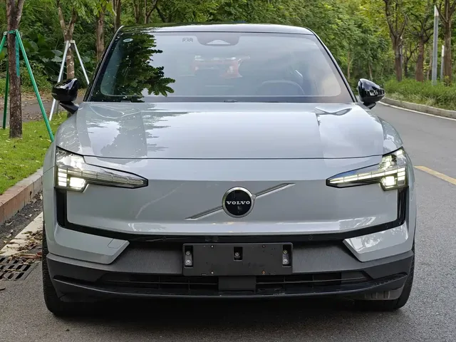 Volvo EX30 2025 RWD Long Range Ultra