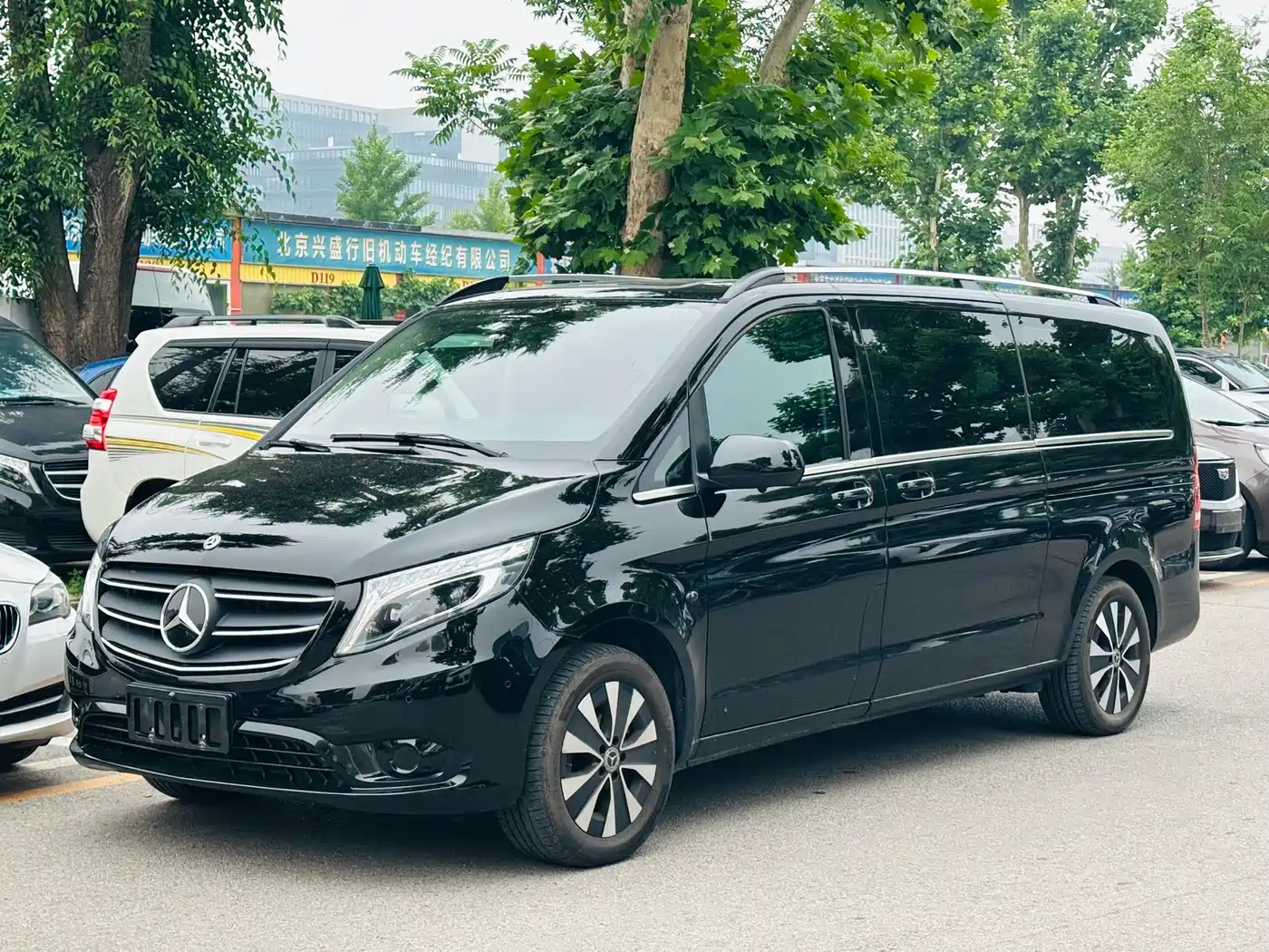 Mercedes-Benz Vito 2023 2.0T Business 7-Seater