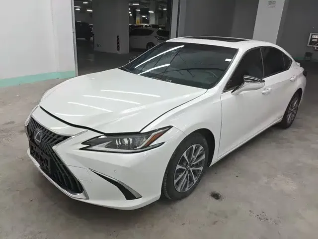 Lexus ES 2021 300h Excellence Edition